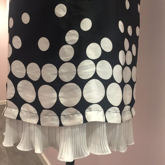 Size S Polka dot sleeveless satin dress black & white pleated trim button decor - Picture 6 of 10